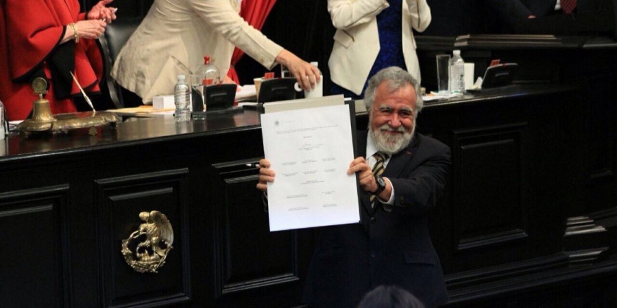 Puñalada trapera contra la Constitución CDMX, acusa Encinas. Se suma PAN a la defensa