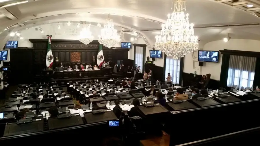 Una sesión de la Asamblea Constituyente que de a poco se quedaba vacía
