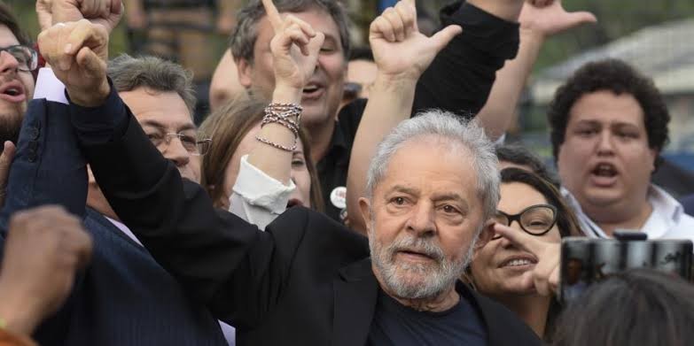 Sale de prisión expresidente de Brasil Lula da Silva