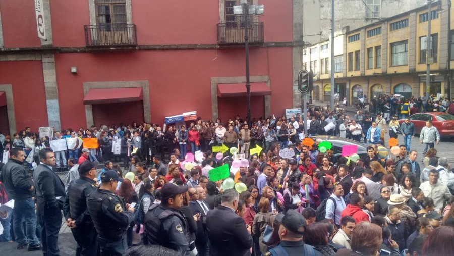 Muestran apoyo a Amieva por comparecencia