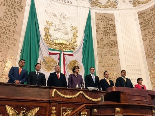 Entregan Constitución CdMx a Asamblea Legislativa