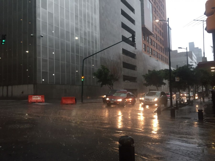 Reportan 25 encharcamientos por intensa lluvia en la CdMx