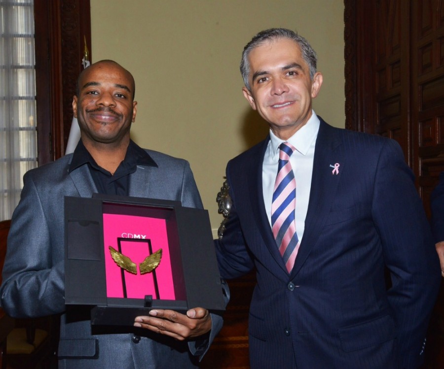Dintinguen estancia del artista Stephen Wiltshire en CdMx