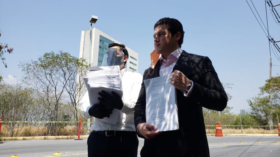 Presentan amparo contra impuestos digitales