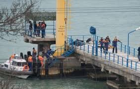 Encuentran restos del avión que se estrelló en el Mar Negro