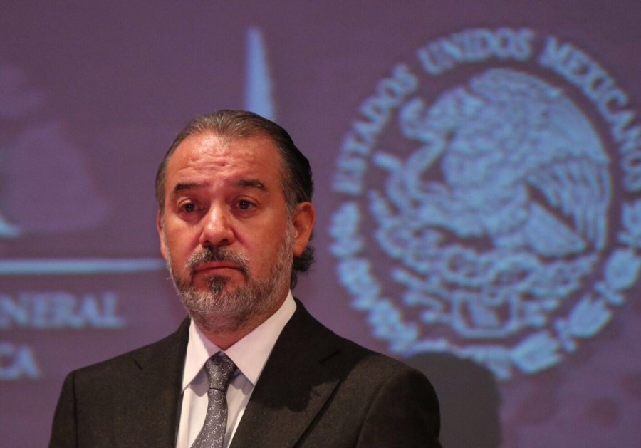 Renuncia Cervantes a la PGR