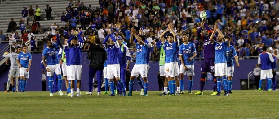 Cruz Azul gana a Pumas en penaltis durante un amistoso