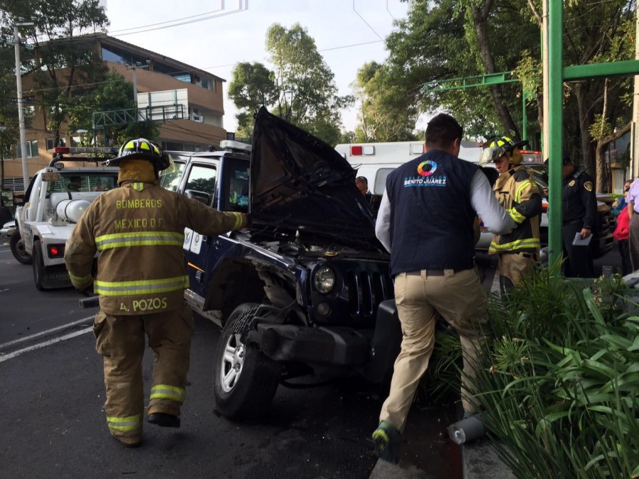 Choca patrulla de la SSP-CDMX en Eje Central