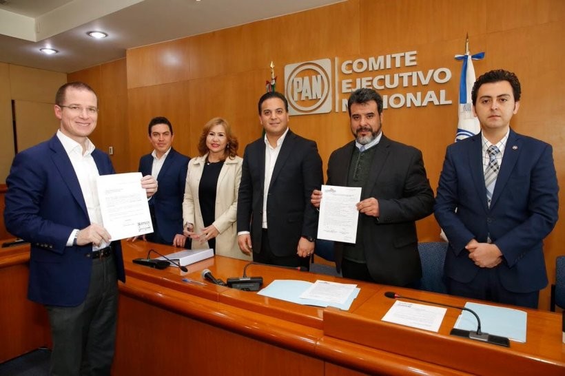Anaya se registra como precandidato a la Presidencia