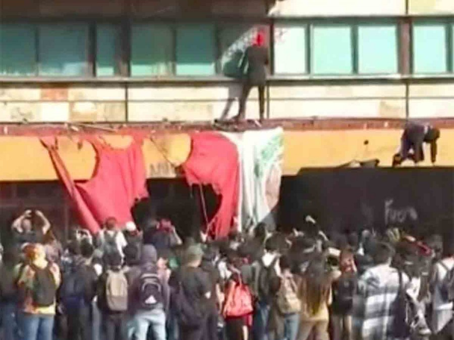 Afirma Sheinbaum que son conservadores quienes vandalizaron la UNAM