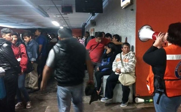 Hombre cae a las vías del Metro