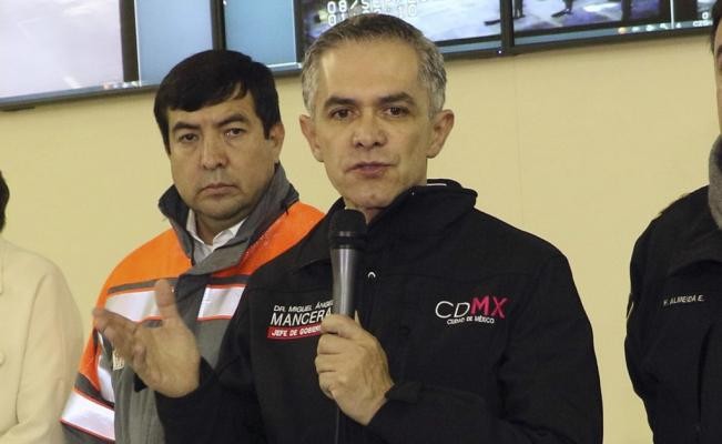 Mancera visita hospitalizados en la Cruz Roja e inmuebles con daños estructurales