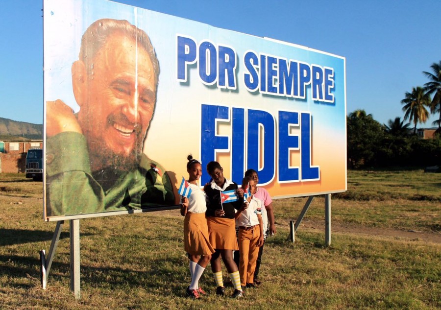 Despiden a Fidel Castro entre lágrimas en Santiago de Cuba