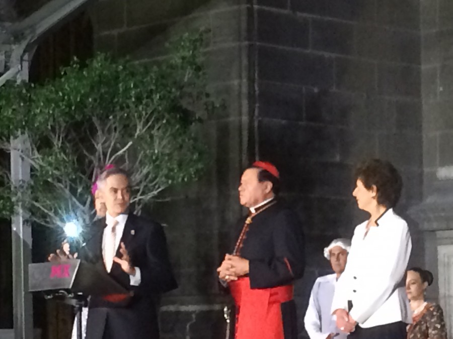 Enciende Mancera iluminación de Catedral Metropolitana