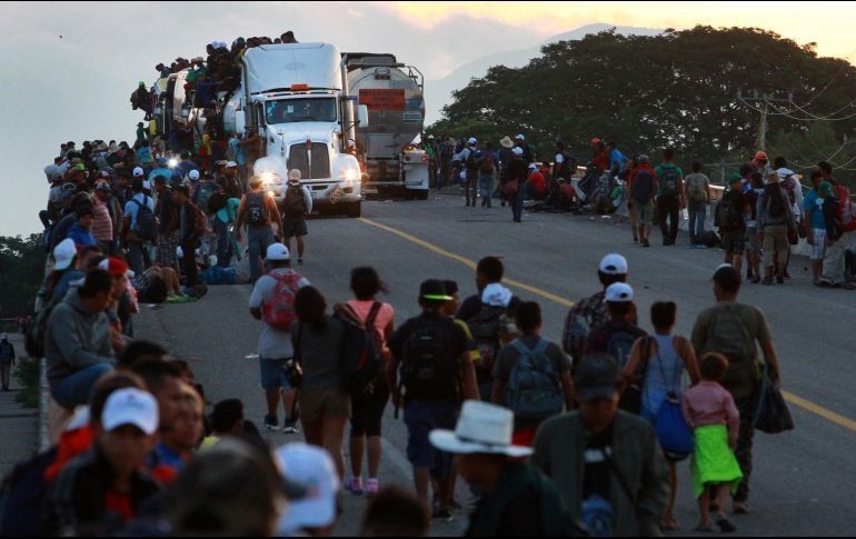 Ofrece Yunes transporte a caravana migrante