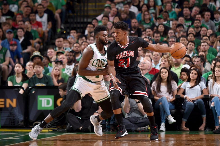 Chicago triunfa de visita ante Boston en el juego 1