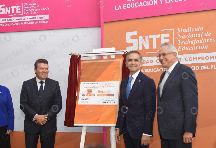 Presentan boleto conmemorativo del metro