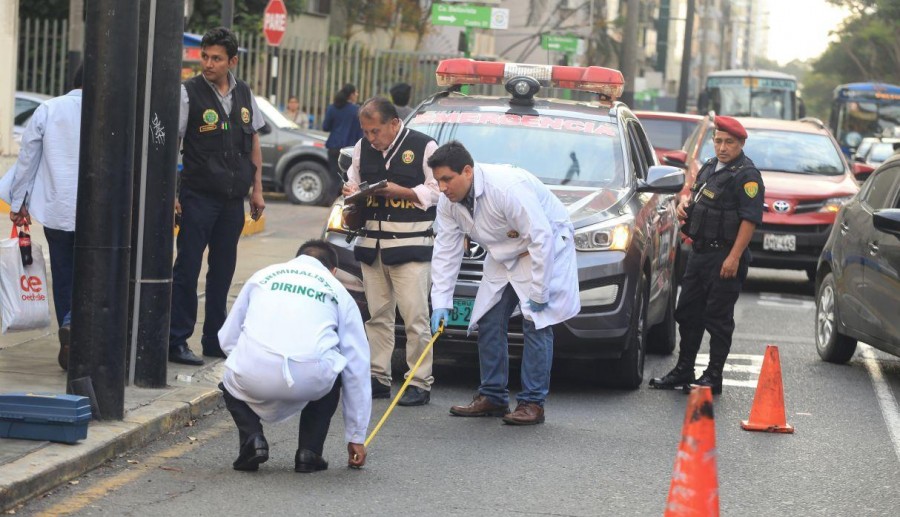 Muere mujer tras recibir bala perdida durante enfrentamiento policial