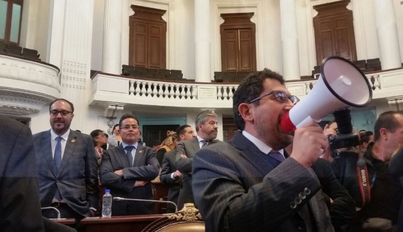 Amagan con denunciar a diputados de Morena por el delito de coalición de servidores públicos