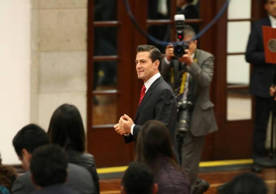 Suspende la Corte bitácoras de vuelos de Peña Nieto